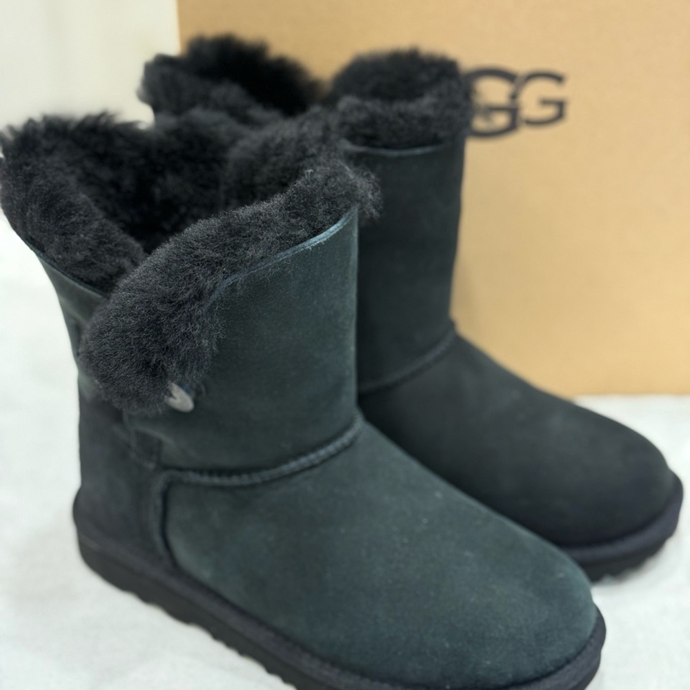 [New with Defects] UGG Kids Bailey Button II 1017400K Color Black Kids Size 3